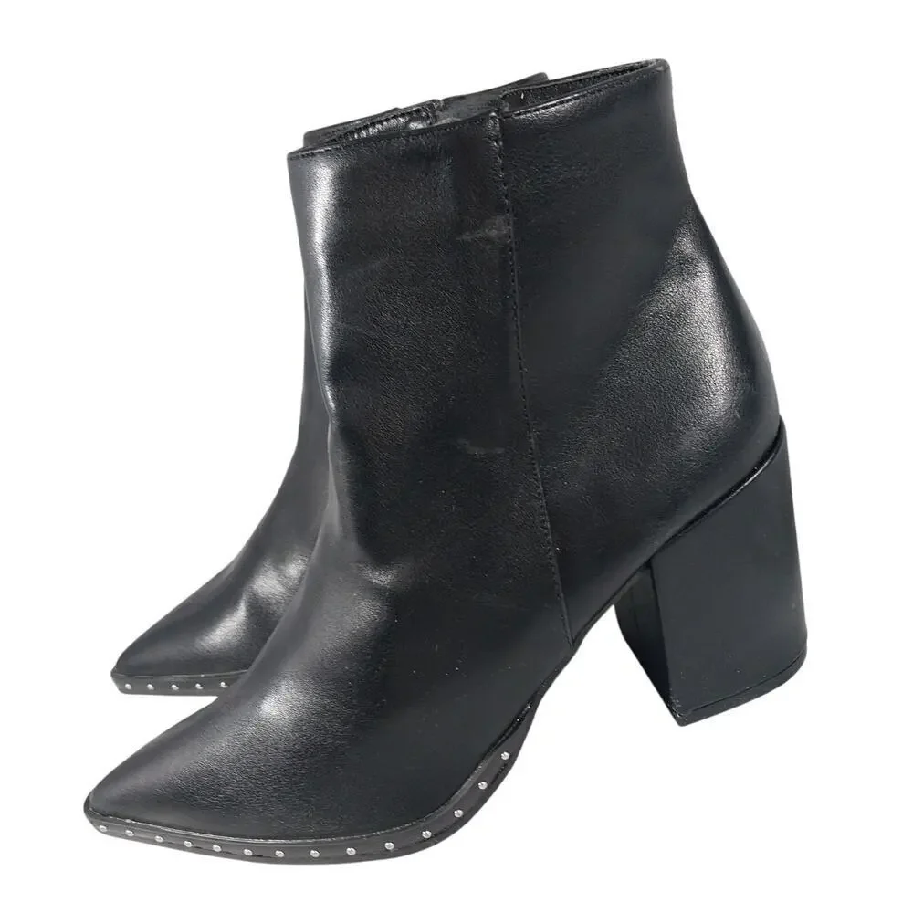 NWOT! QUPID! BLACK VEGAN LEATHER ANKLE BOOTS W/GOLD MICRO STUDDED TOE! SZ 5.5M